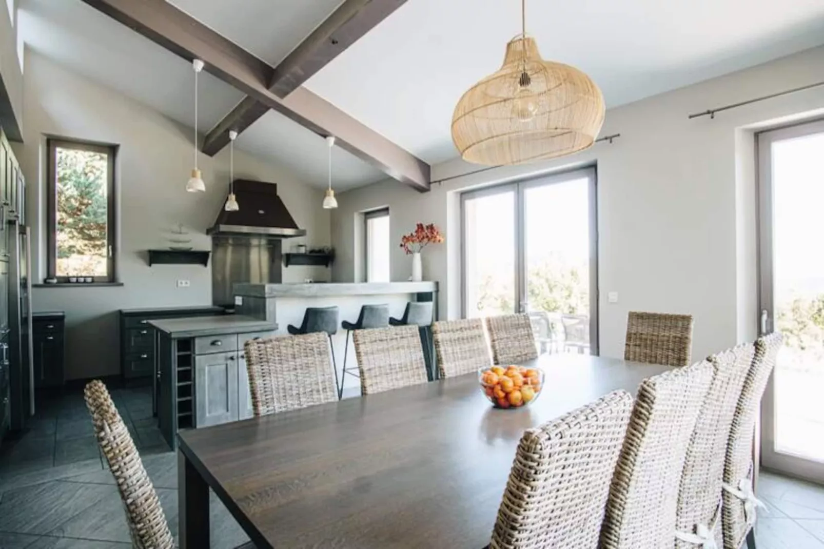 Magnifique Propri&eacute;t&eacute; Avec Vues Panoramiques Et Piscine Priv&eacute;e-Image-tags.