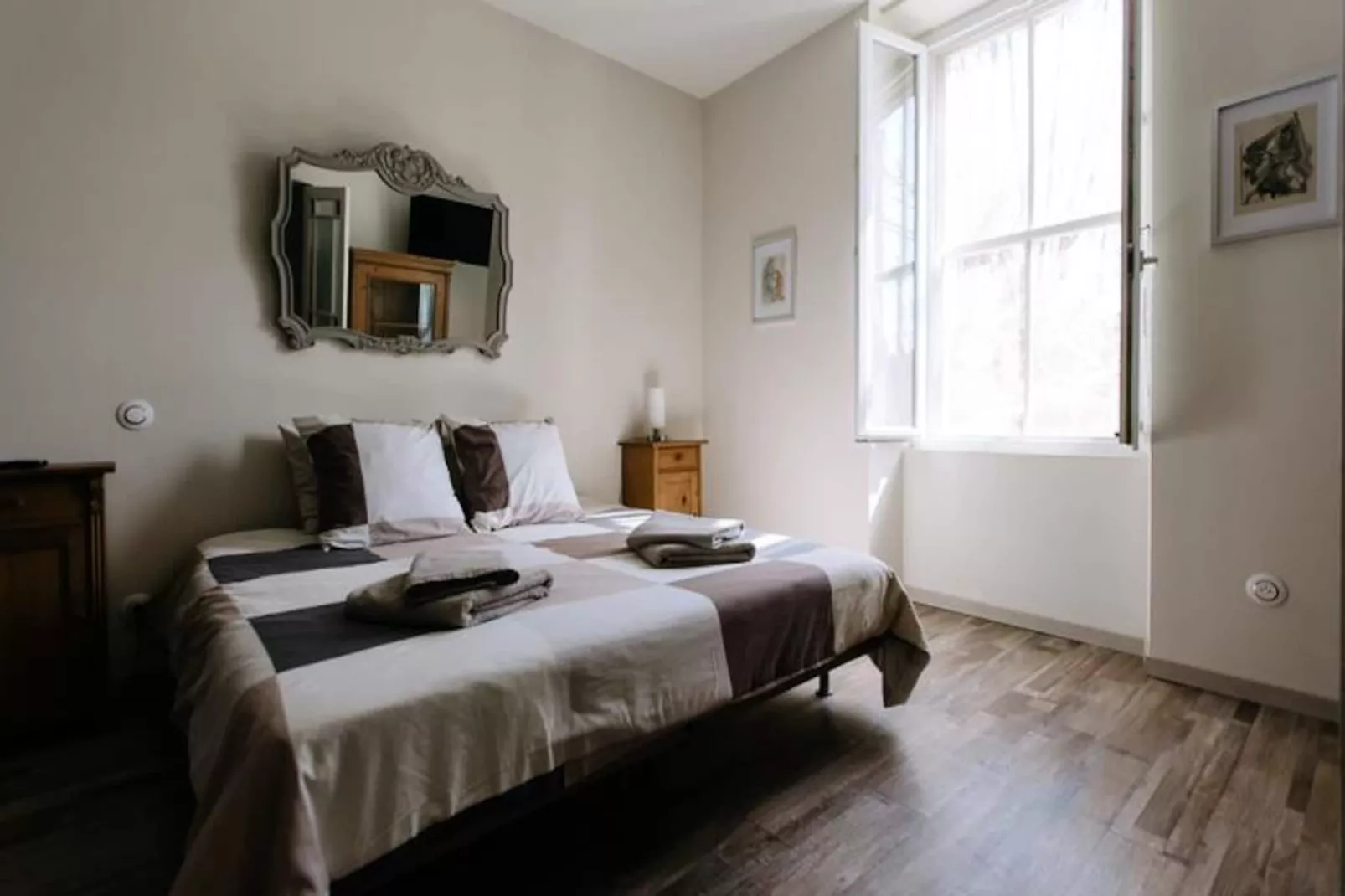 Appartement Lumineux Avec Piscine Et Spa-Image-tags.