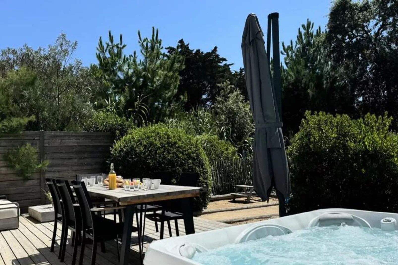 Villa Canada - Domaine Le Sherwood-Exterior in summer