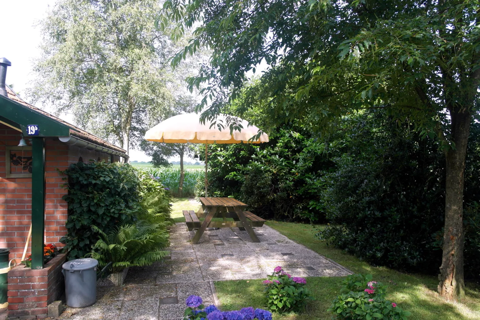 De Merel-Exterior summer