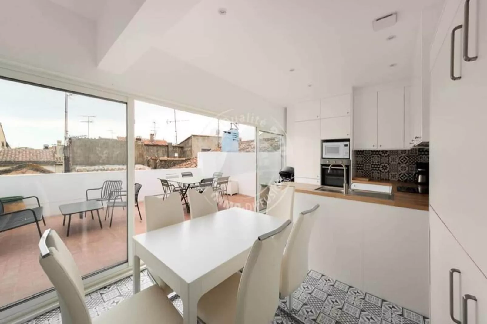 Résidence 2ème étage-Terrasse / balcon