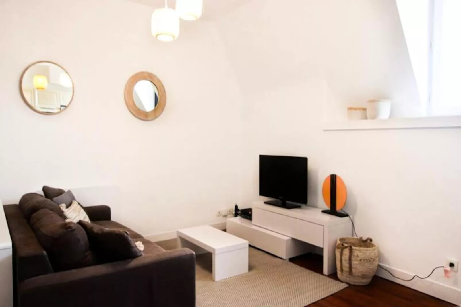 Bel Appartement Dans Un Immeuble Historique Proche Des All&eacute;es De Tourny-Image-tags.