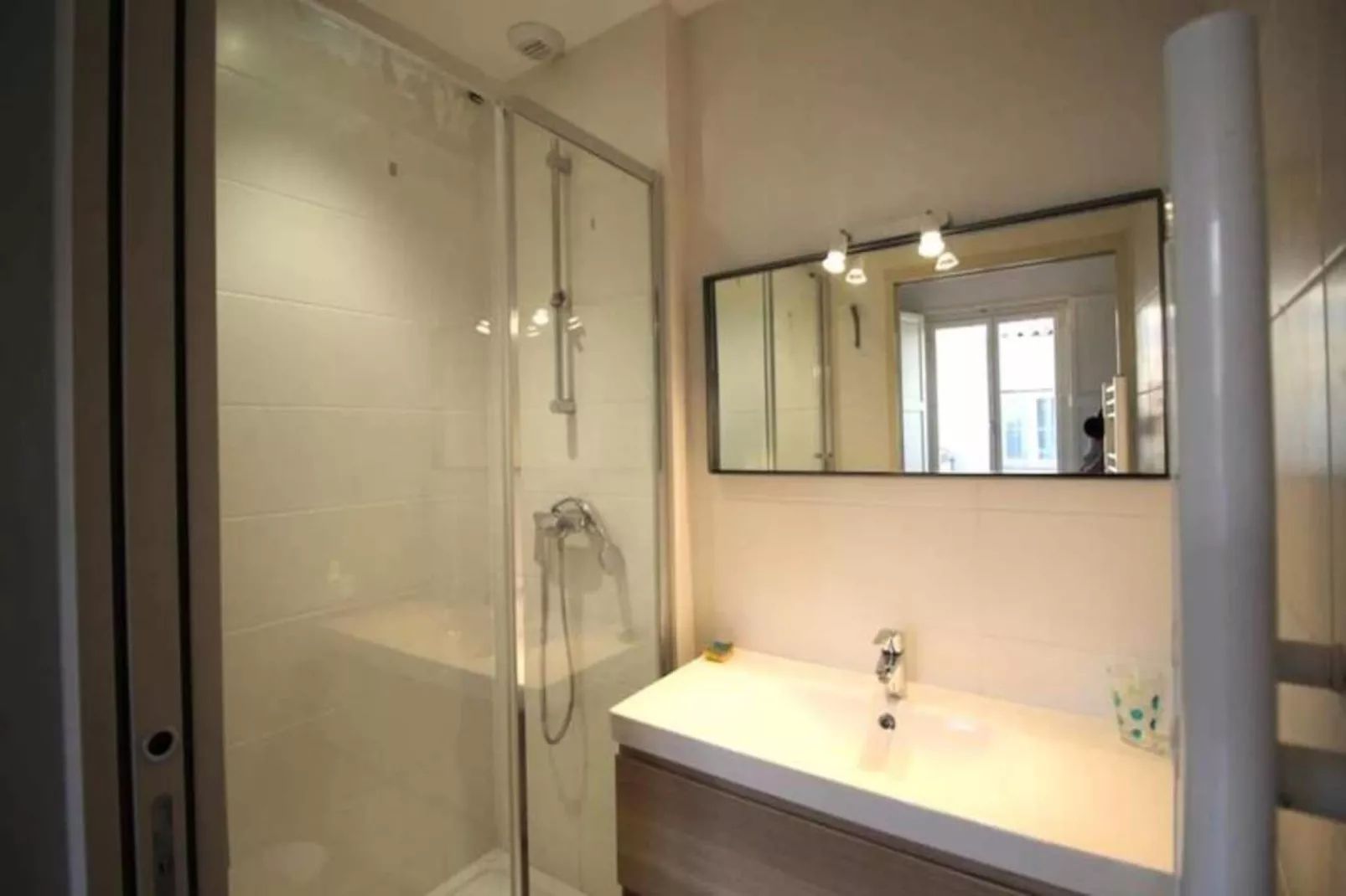 Bel Appartement Pour 4 Coeur Quartier Historique, Proche Rue St-catherine-Badezimmer