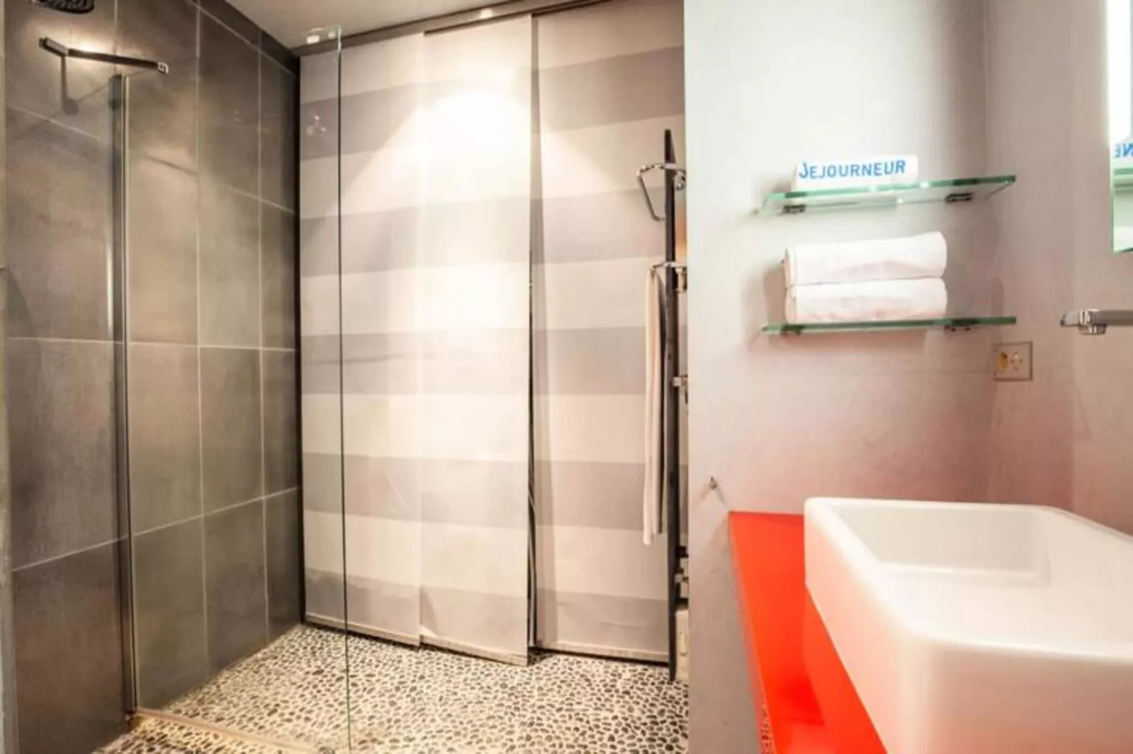 Superbe Appartement &agrave; La Belle Pierre Pour 4 Dans La Rue Des Antiquaires-Exterior in summer