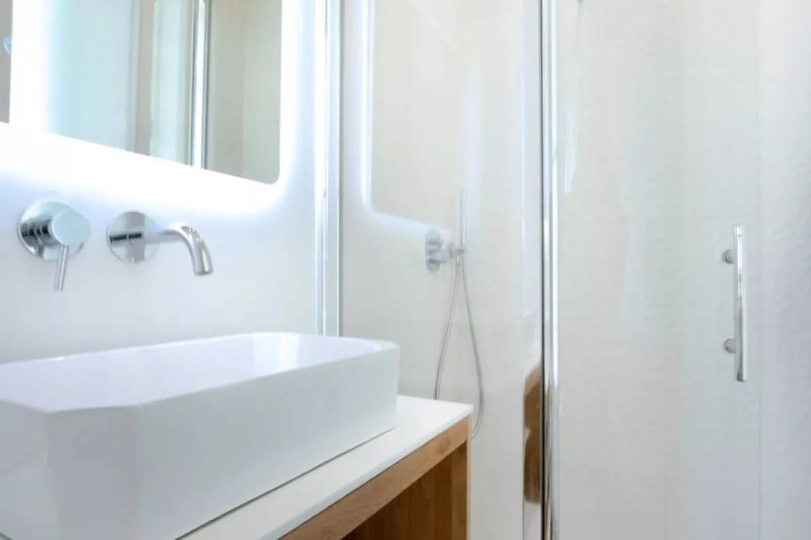 Appartement De Haut Standing Pour 6 Situ&eacute; Au Coeur Du Centre Historique-Bathroom