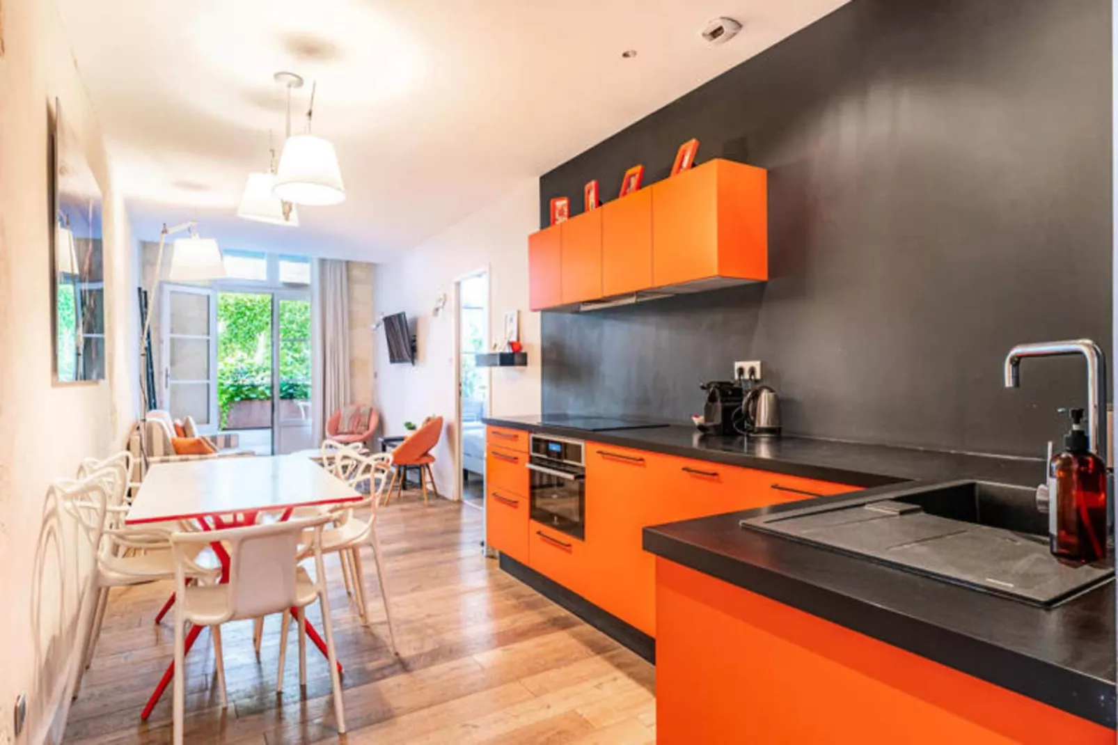 Magnifique Appartement 2 Chambres Avec Terrasse-Exterior in summer