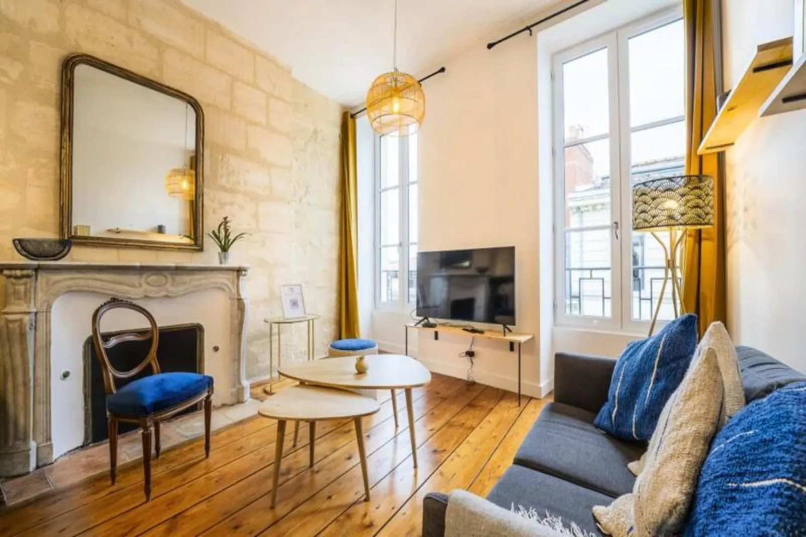 Charmant Et Rayonnant Appartement De 55 M&sup2; Situ&eacute; Dans Le Coeur De Bordeaux-Salle à manger