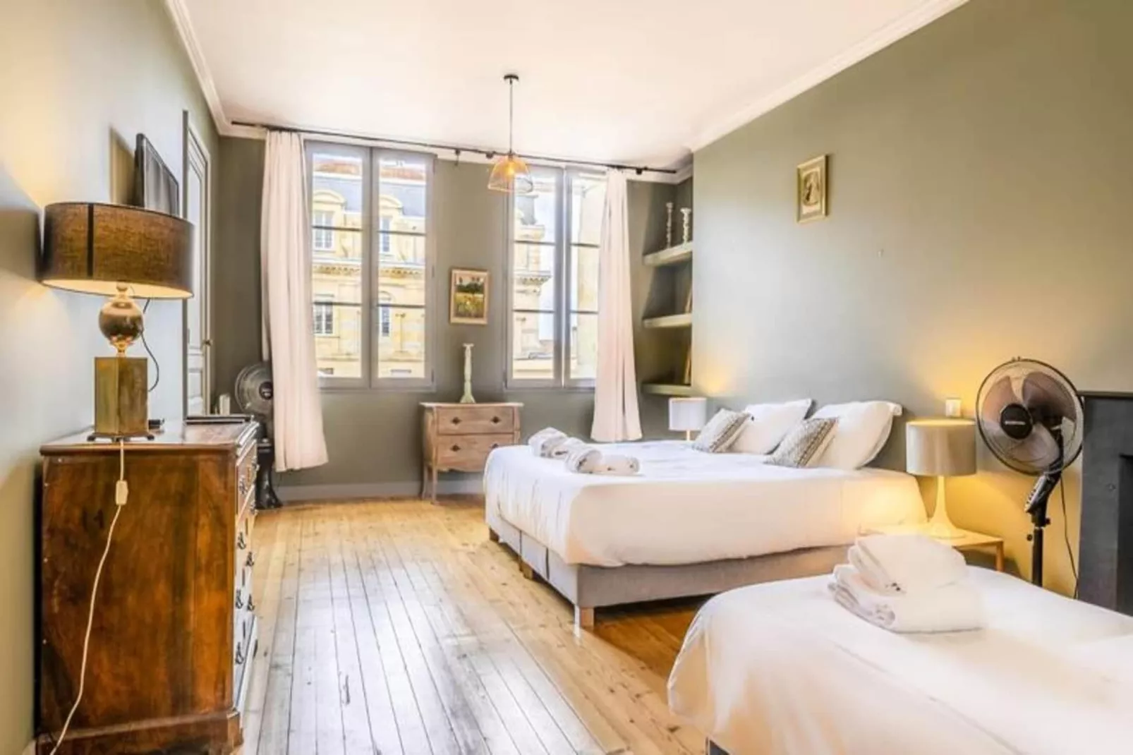 Superbe Appartement Pour 5 Personnes Id&eacute;alement Situ&eacute; Place Gambetta-Exterior in summer