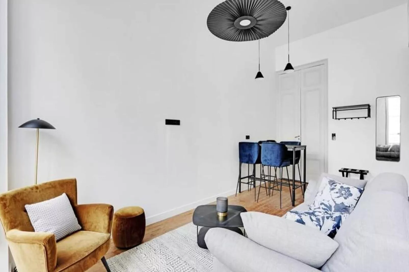 Maison Labruy&egrave;re - Suite Aviau-Exterior in summer