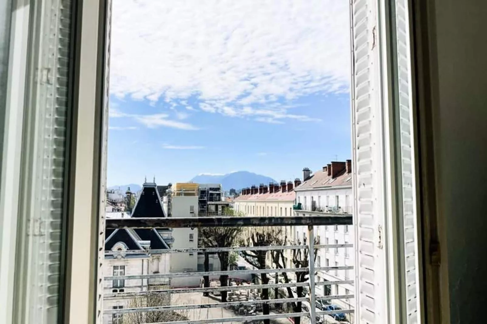 Pretty Light In Grenoble ☀ T2-View in summer