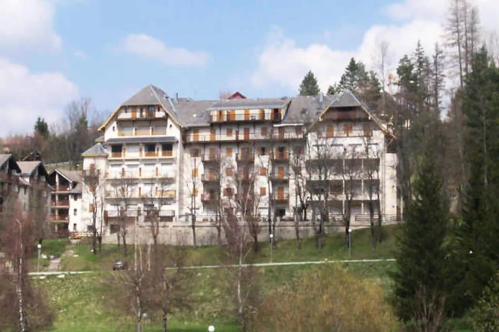 Résidence Le Grand Adret - Exterior in summer