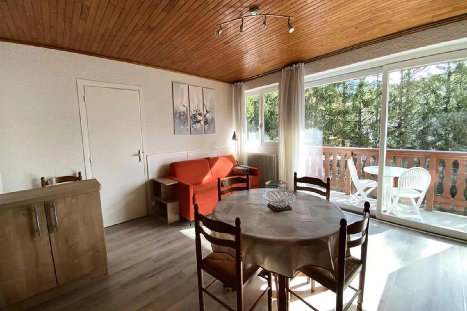 Résidence Le Midi-Dining room