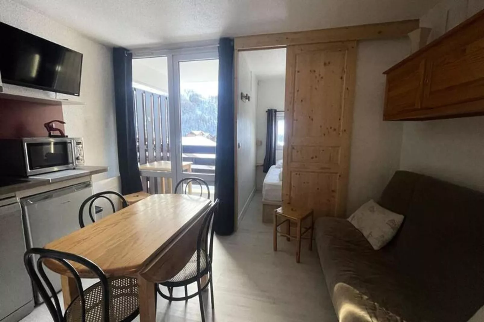 Résidence Arc En Ciel C Porte C103-Salon