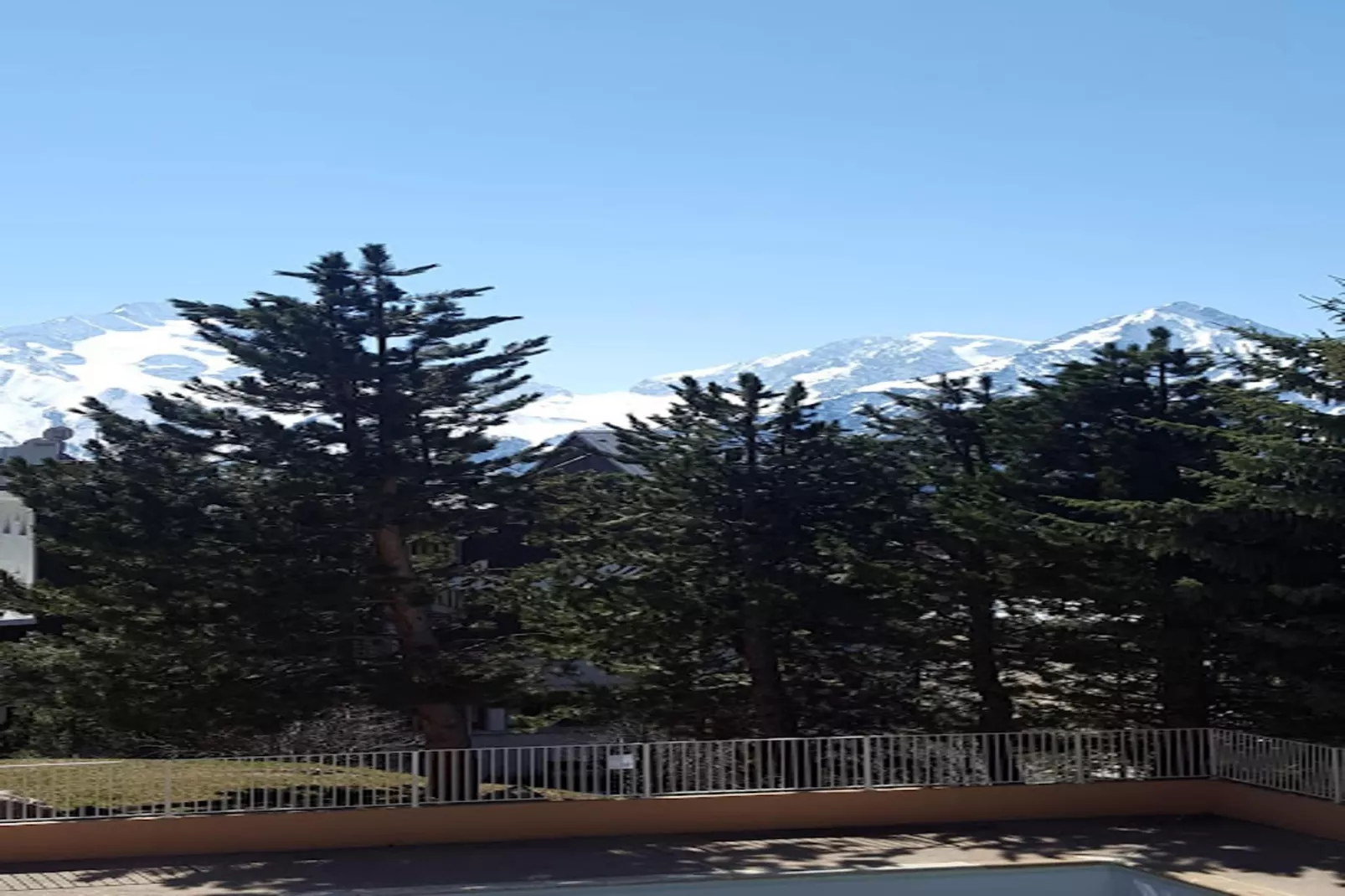 Résidence Midi-View in summer