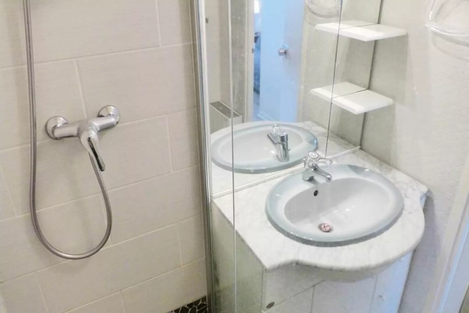 Résidence Cap Sud-Bathroom