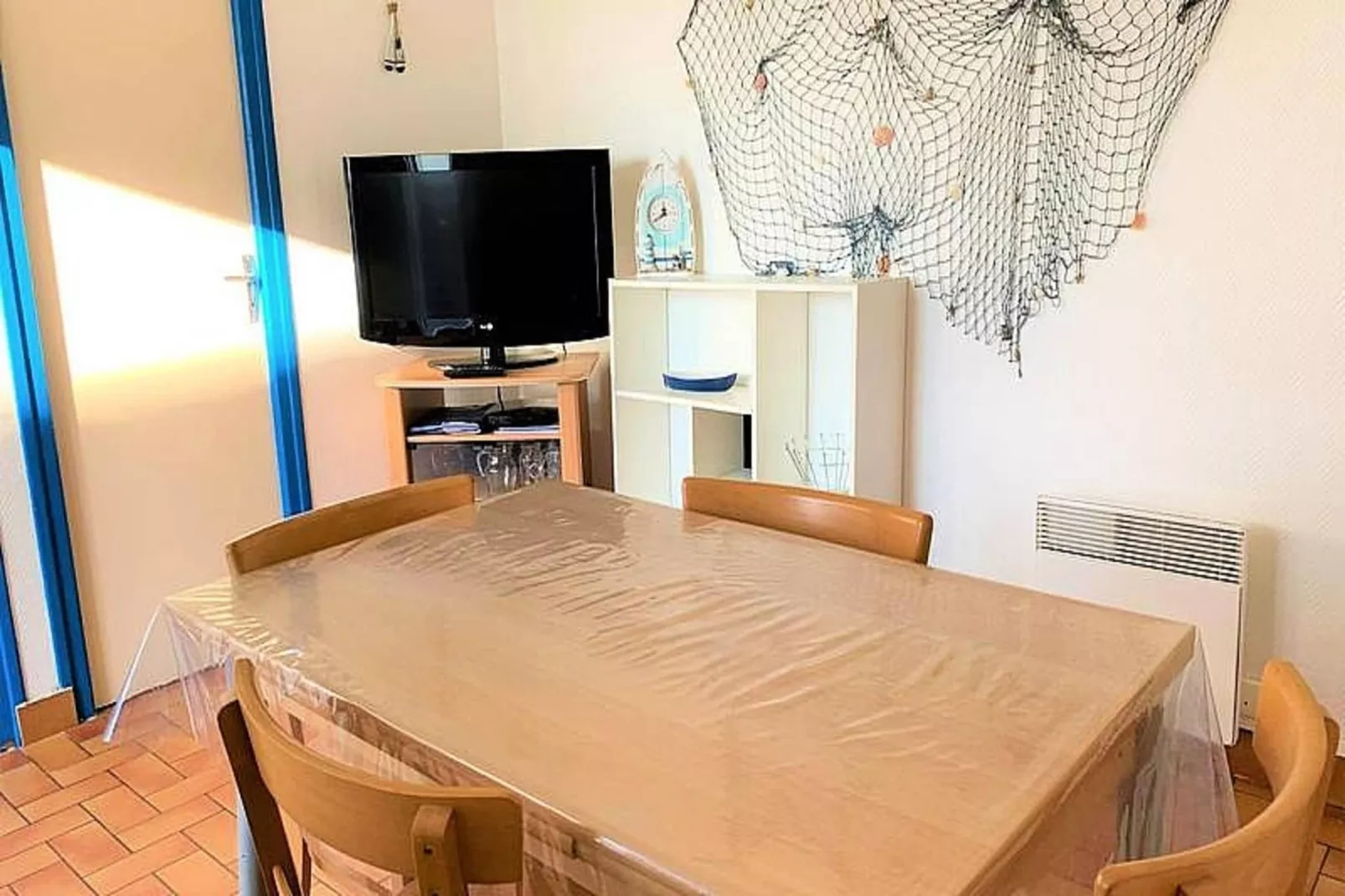 Résidence 28 Rue Des Corsaires-Dining room