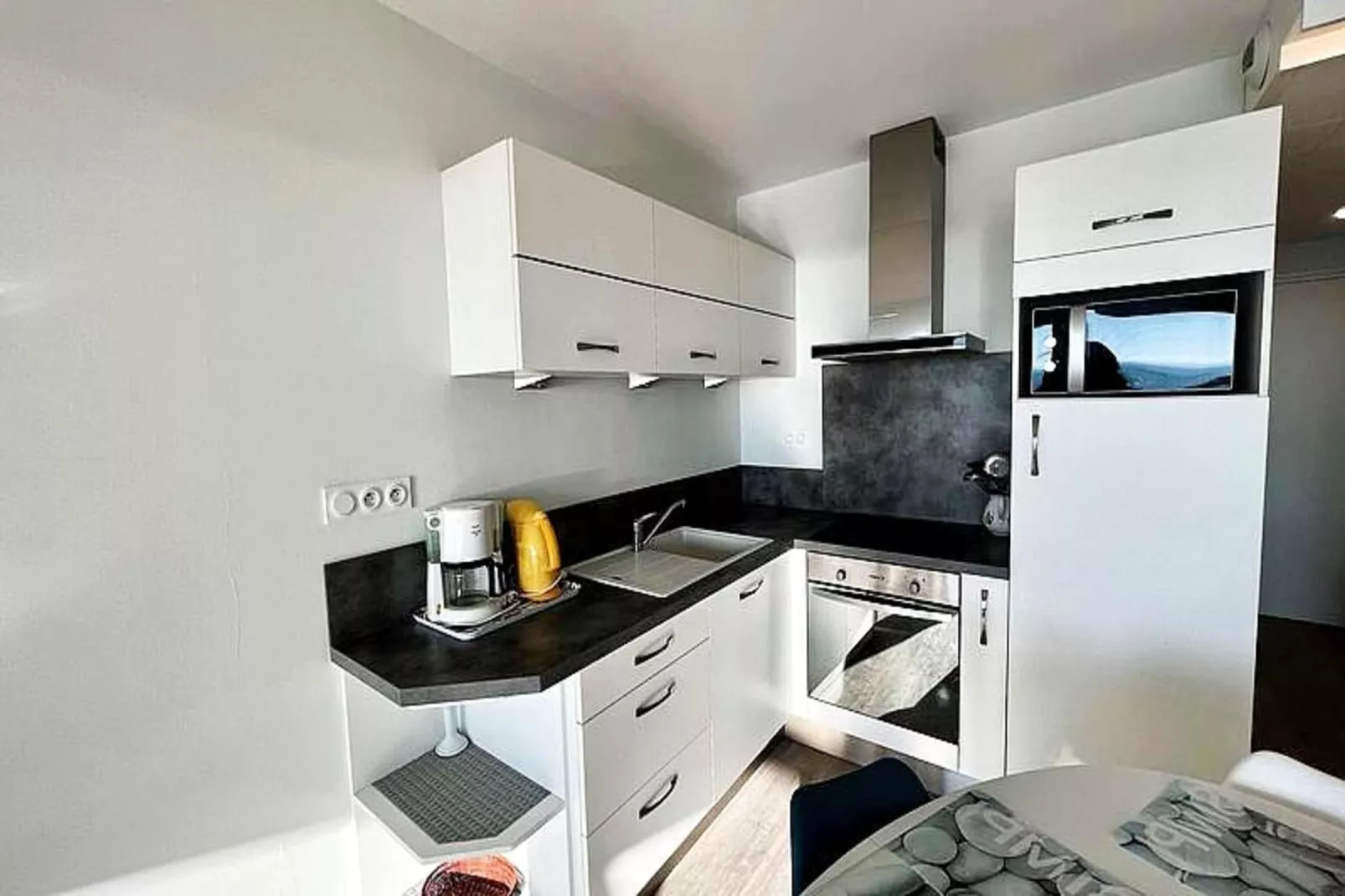 Résidence Dauphins-Küche