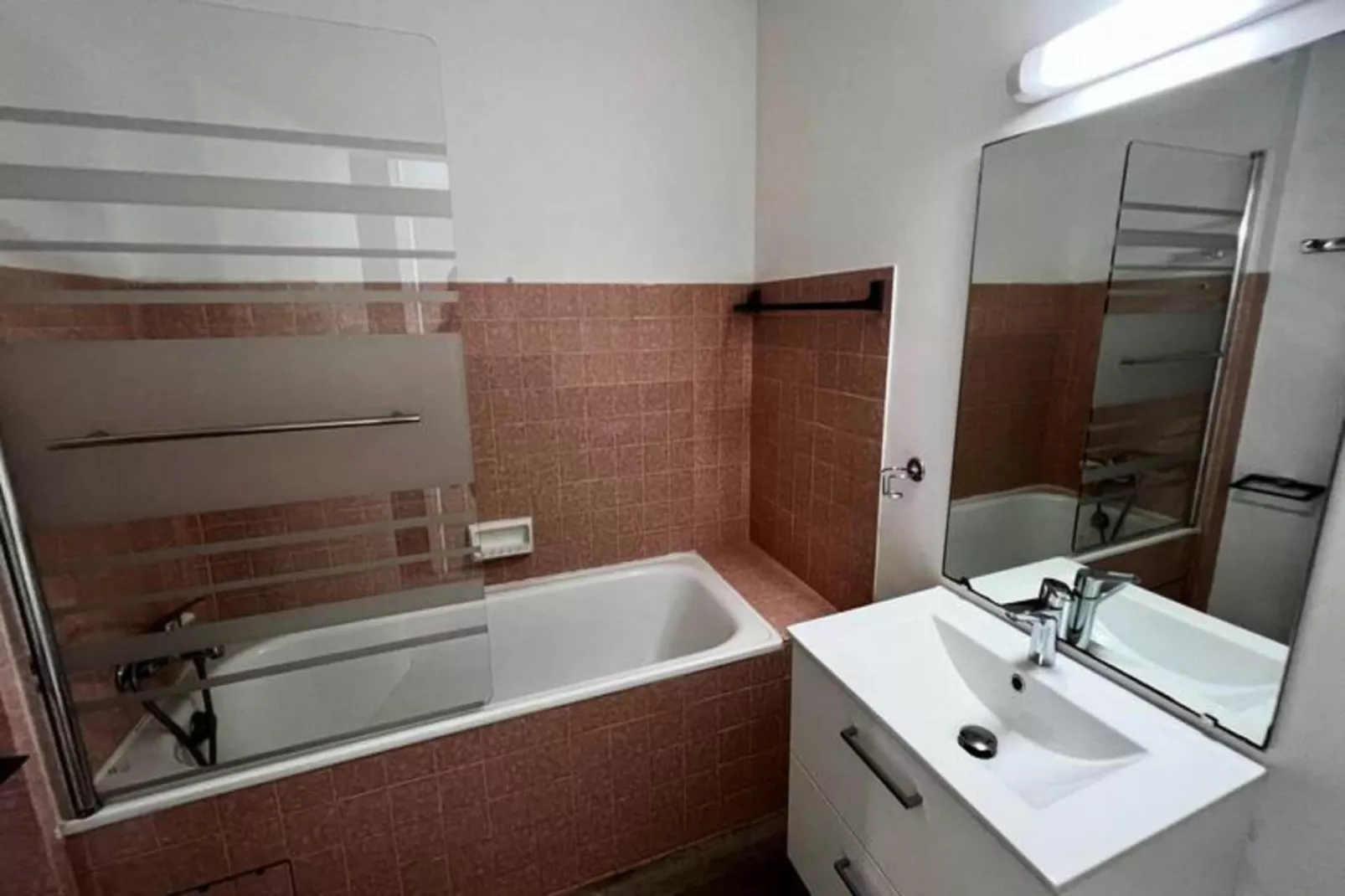 Résidence Dauphins-Salle de bain