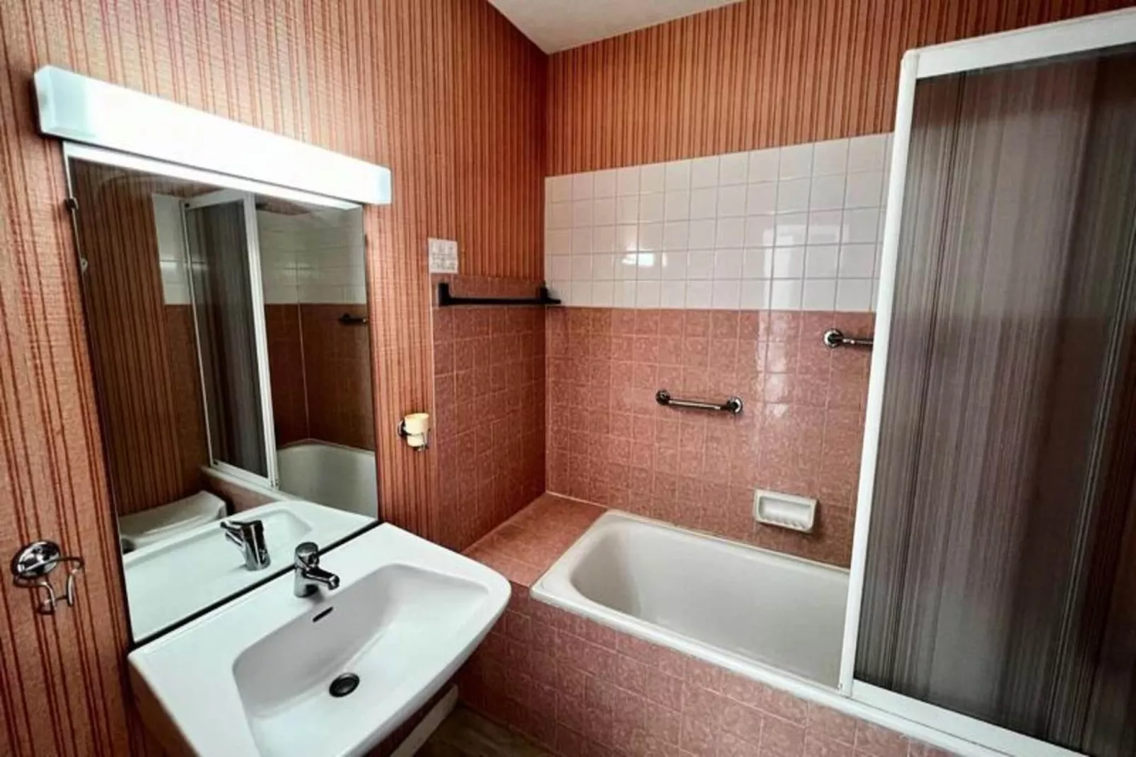 Résidence Dauphins-Salle de bain