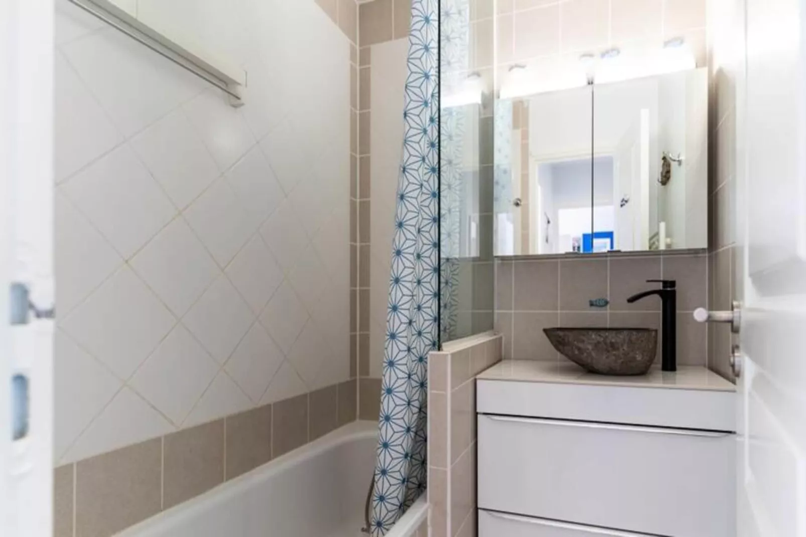 Résidence Appartement Pour 4 Pers Avec Piscine, Tennis Et  Parking 56-Exterior in summer