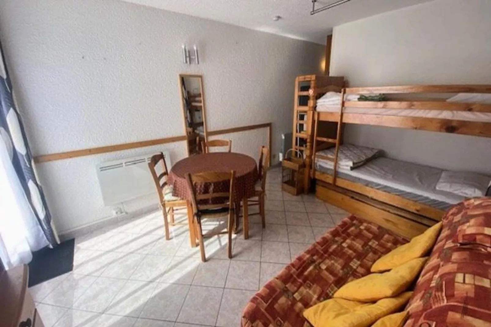 Résidence Neouvielle-Dining room