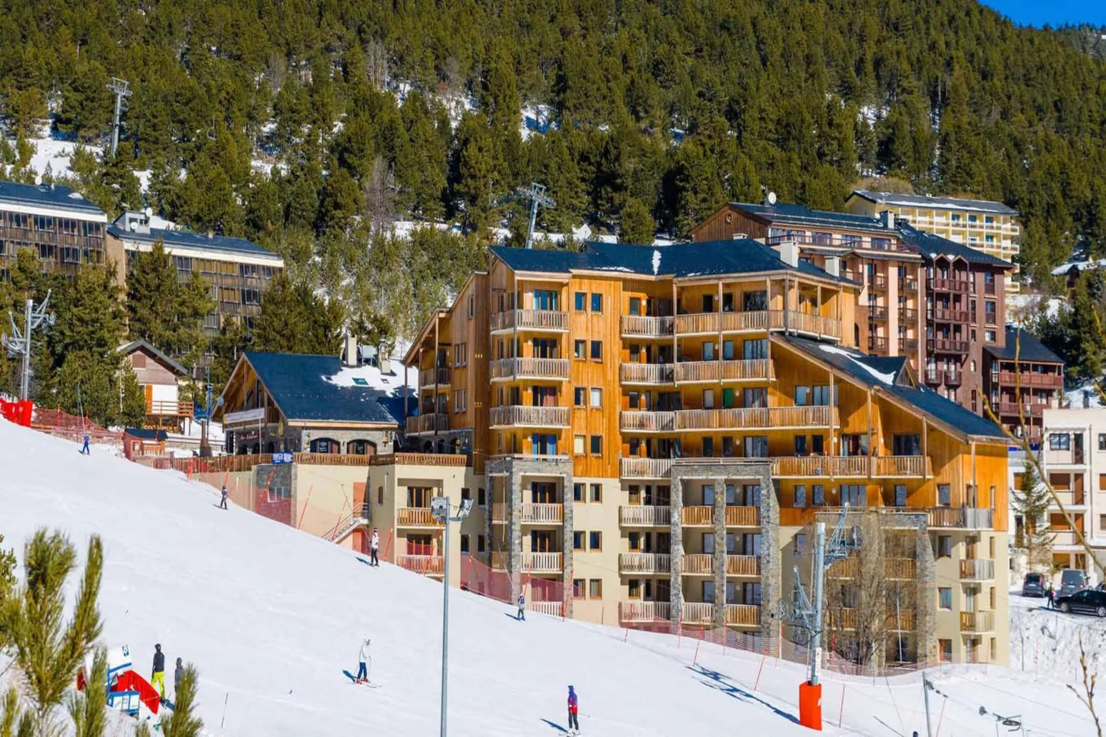 VVF Résidence Les Angles Pyrénées-Außenbereich Sommer