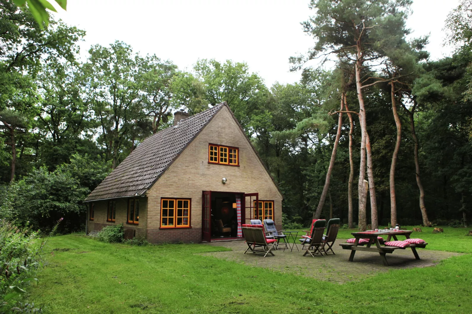 De Wildenberg-Außenbereich Sommer