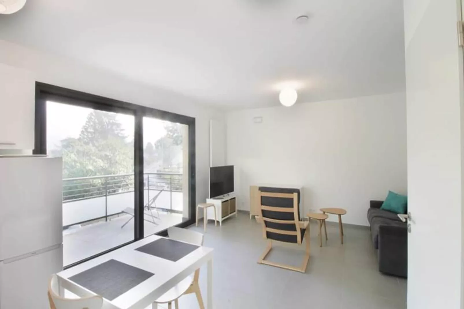 T2 Tout Neuf Entre Lac Et Centre-ville-Dining room