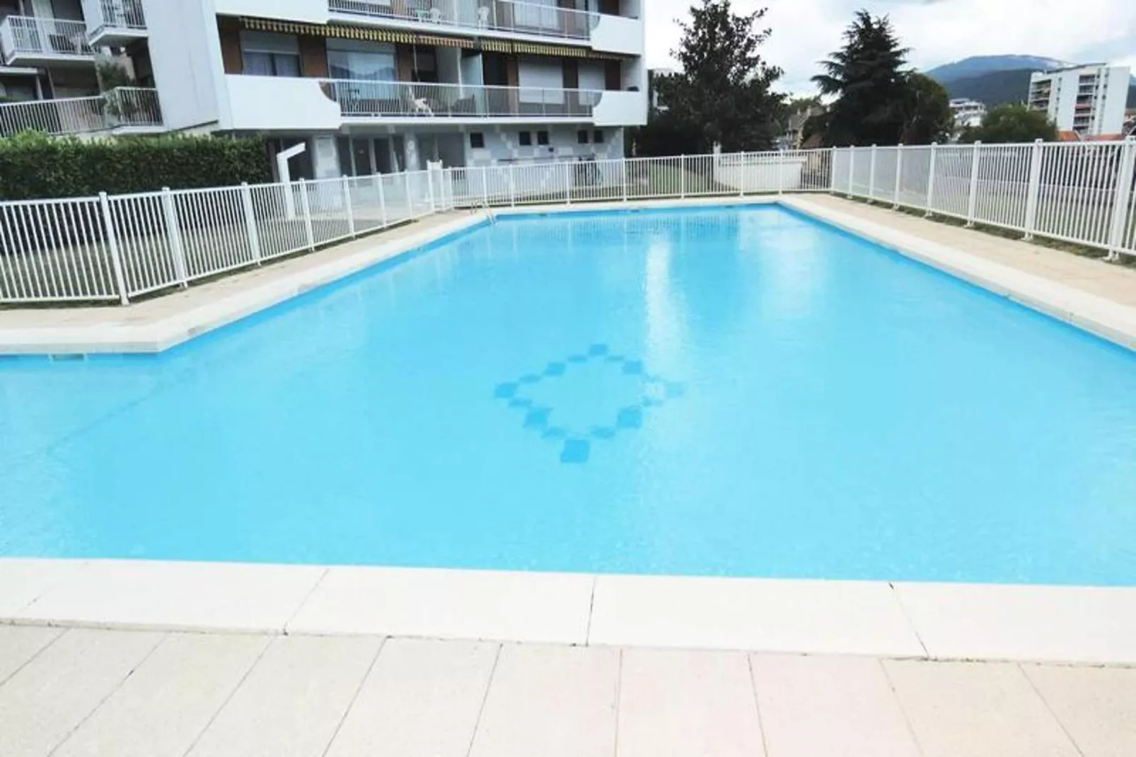 Résidence Montcalm D-Swimming pool