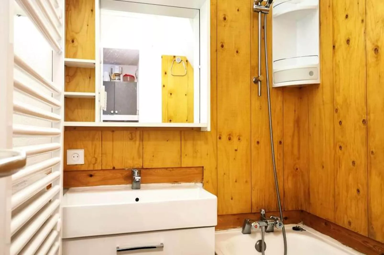 Résidence Camarine-Salle de bain