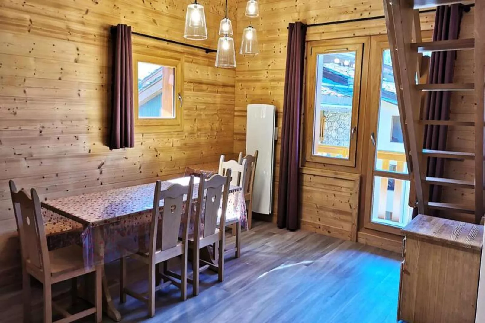 Résidence Lauziere Dessous-Esszimmer