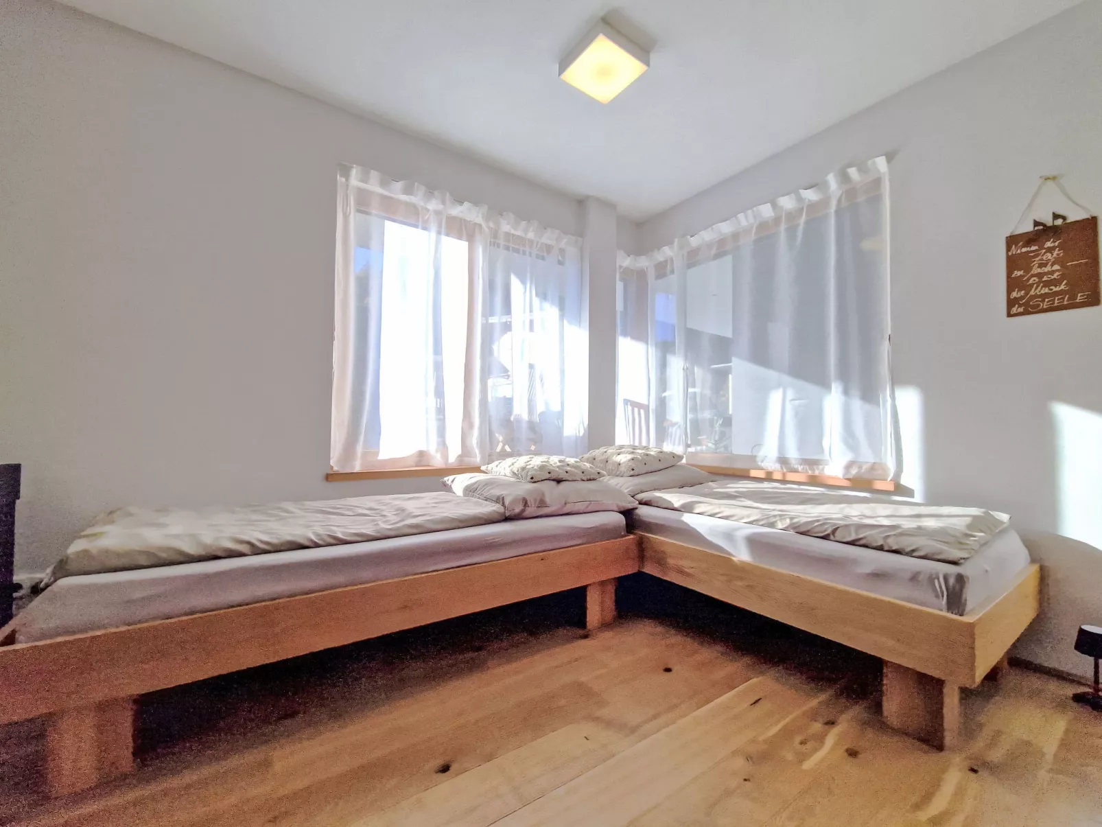 The Rock Design-Dedans