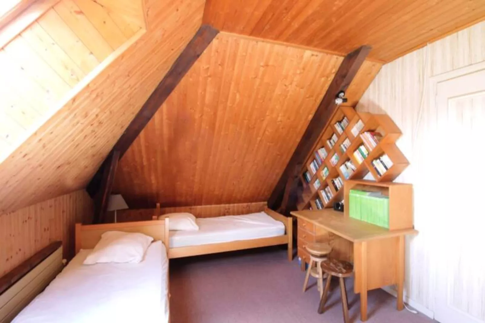 Belle Villa Sur Les Coteaux Du Lac D'aiguebelette!-Image-tags.