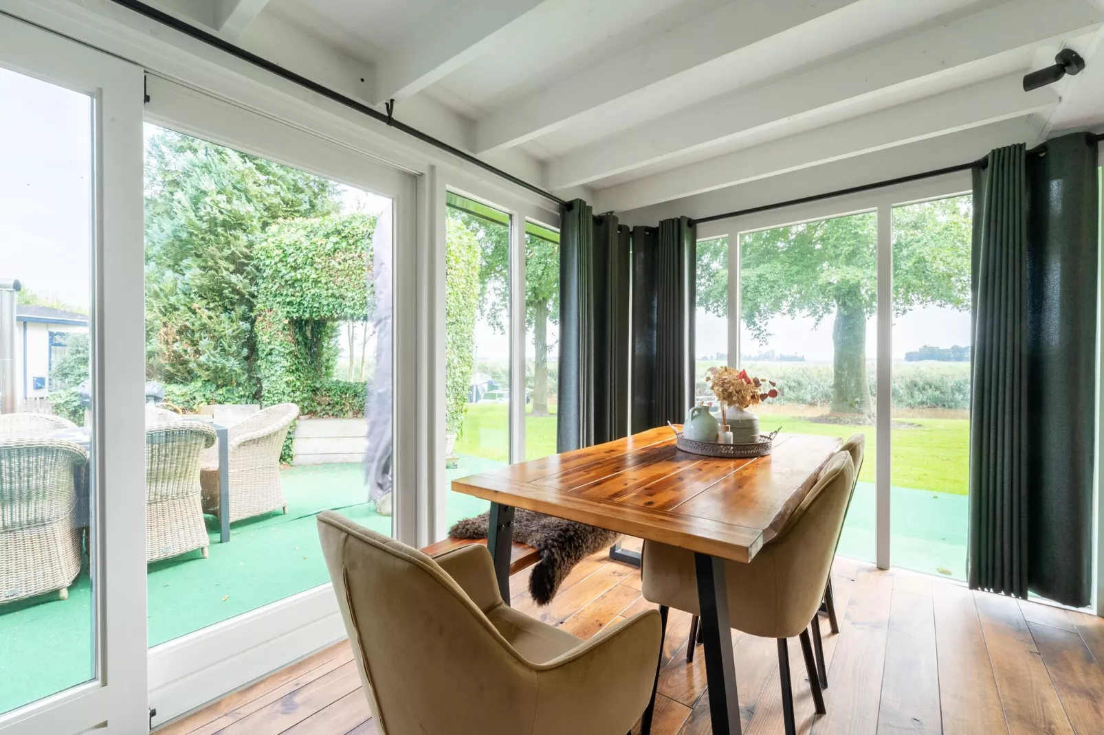 Lemmer Beauty-Dining room
