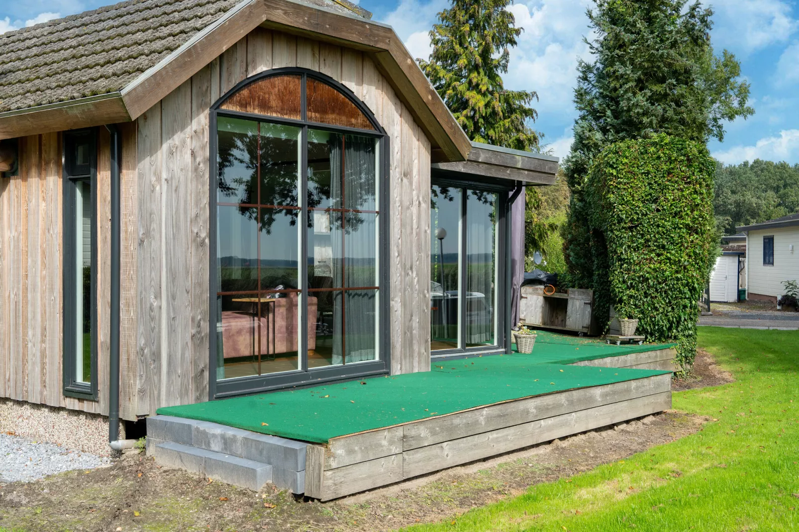 Lemmer Beauty-Exterior summer