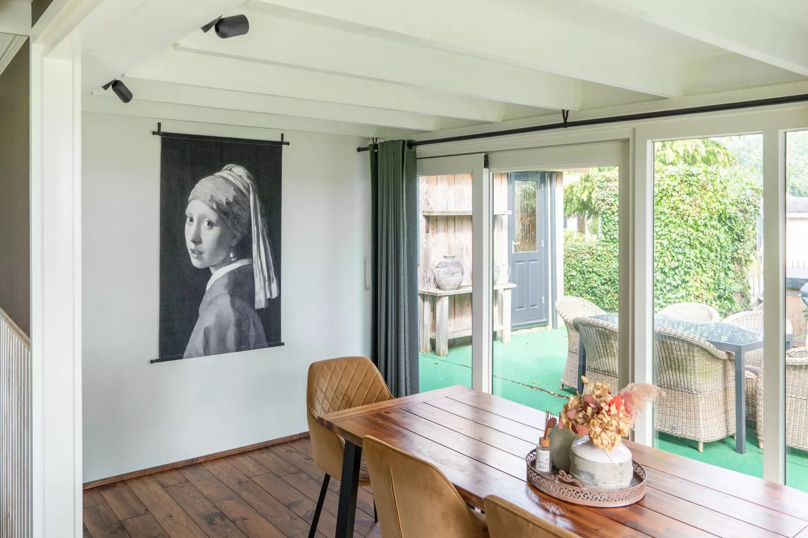 Lemmer Beauty-Dining room