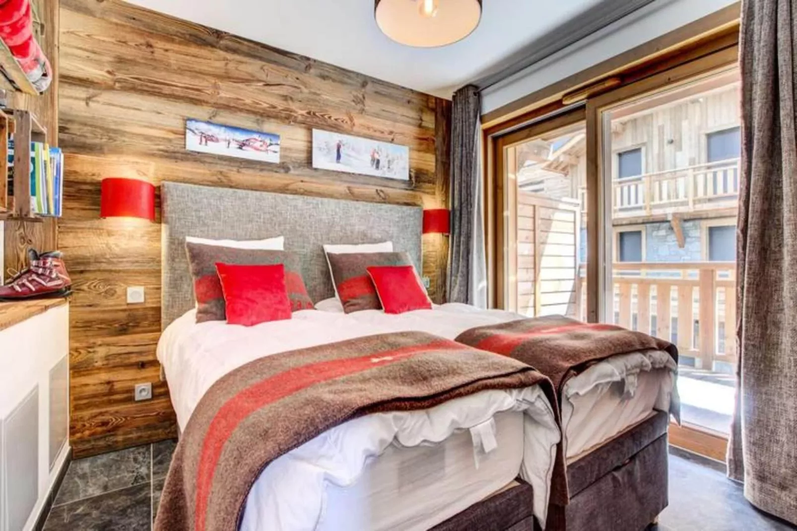 Résidence Frenes Blancs-Exterior in summer