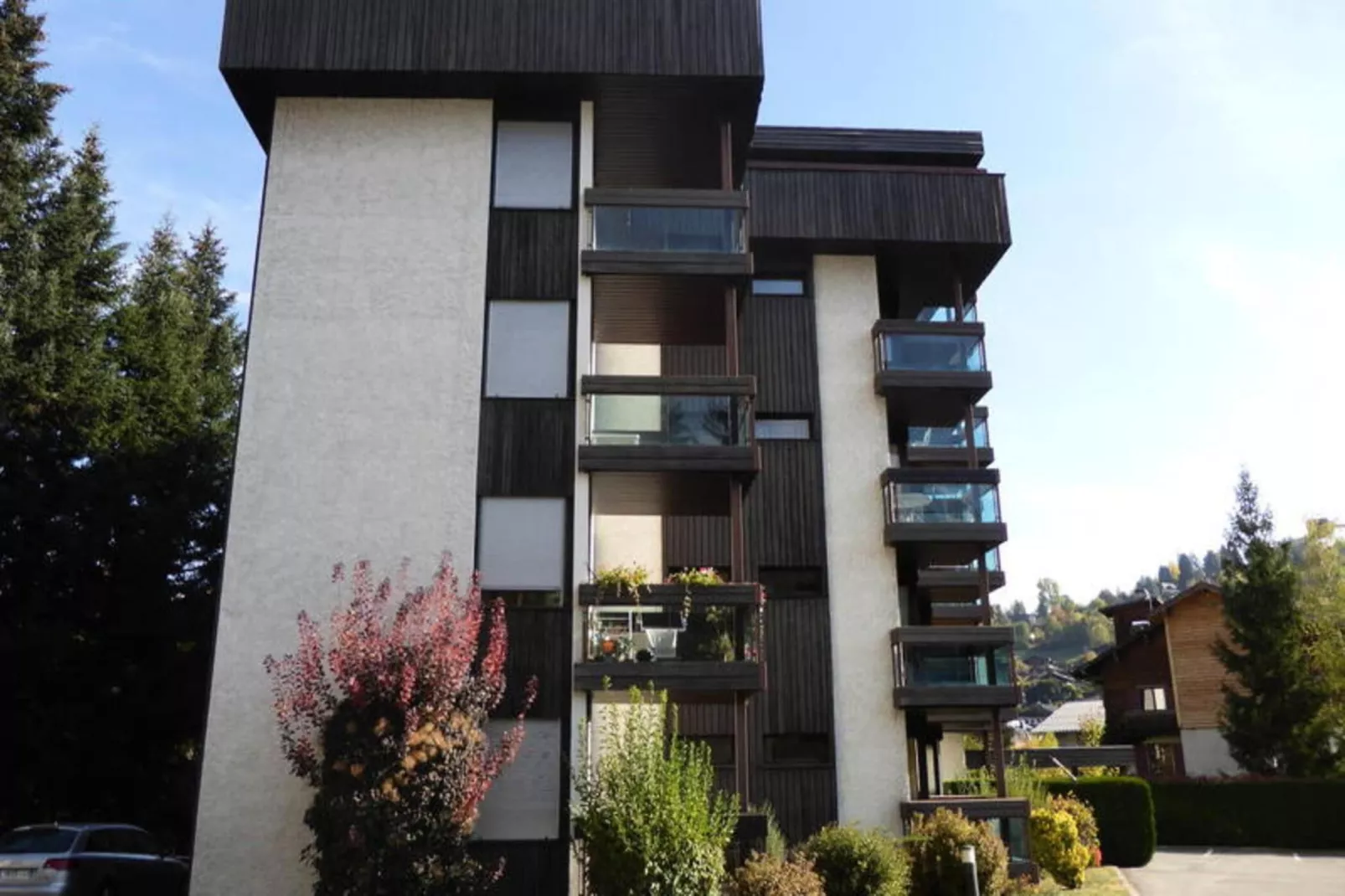 Résidence Castel Des Roches A-Exterior in summer