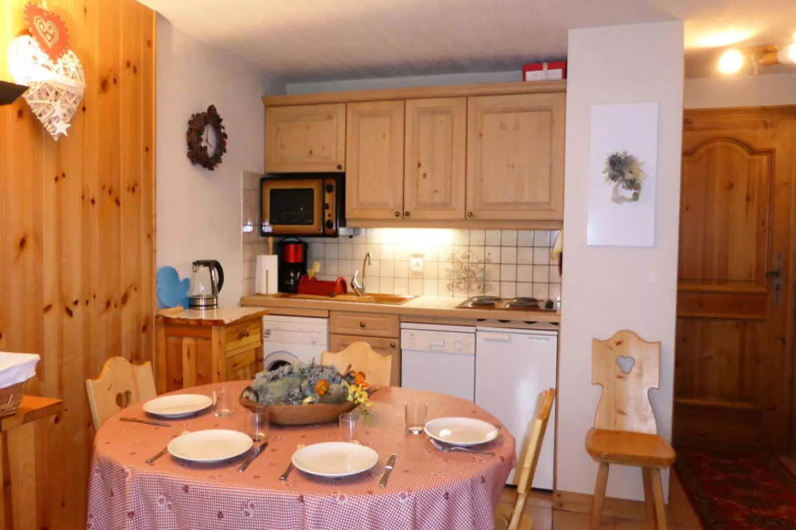 Résidence Les Aiguilles Rouges Bat B-Exterior in summer