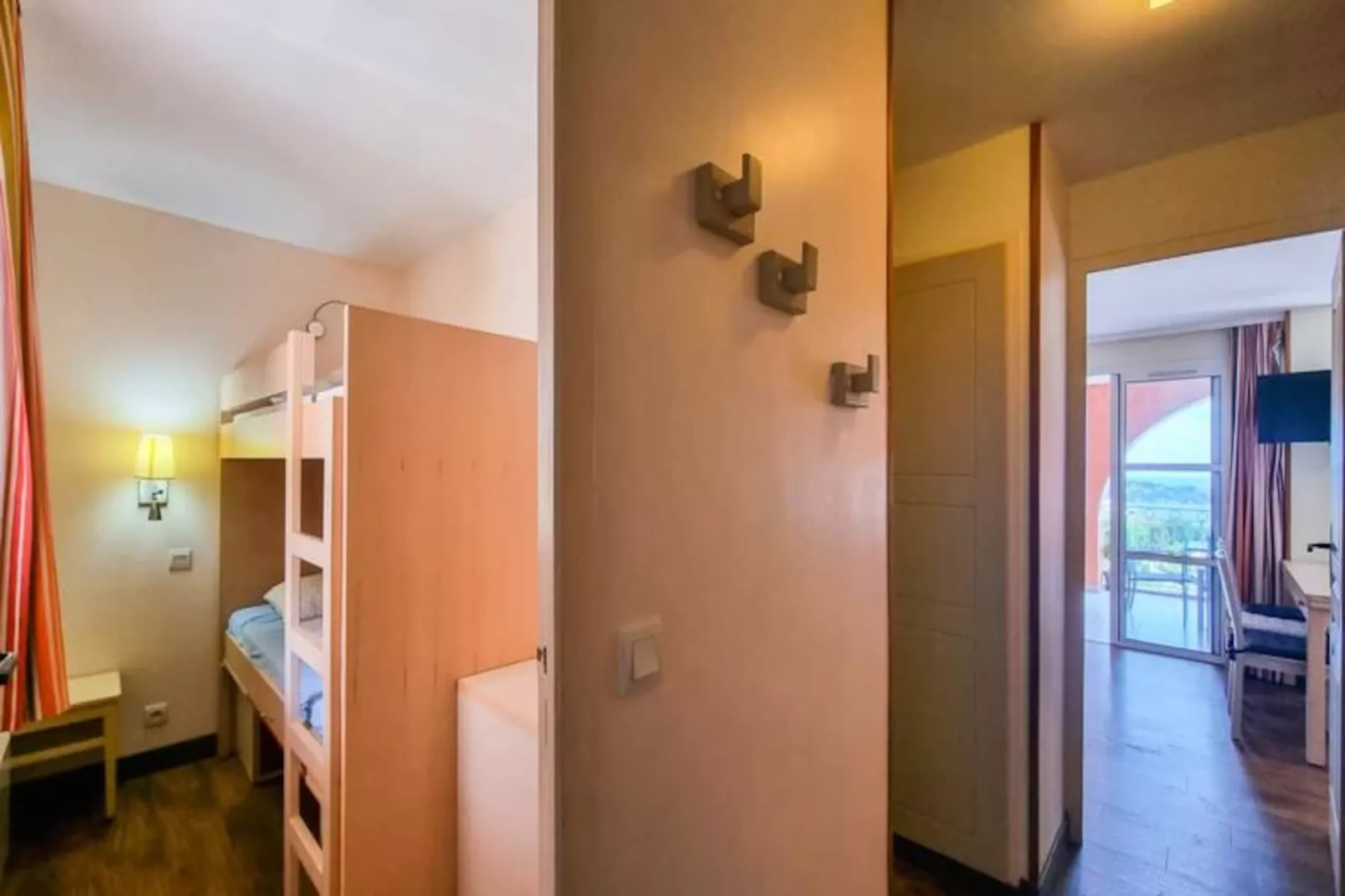 Appartement 6 Pers Vue Mer Pr&egrave;s Des Plages &agrave; Agay-Image-tags.