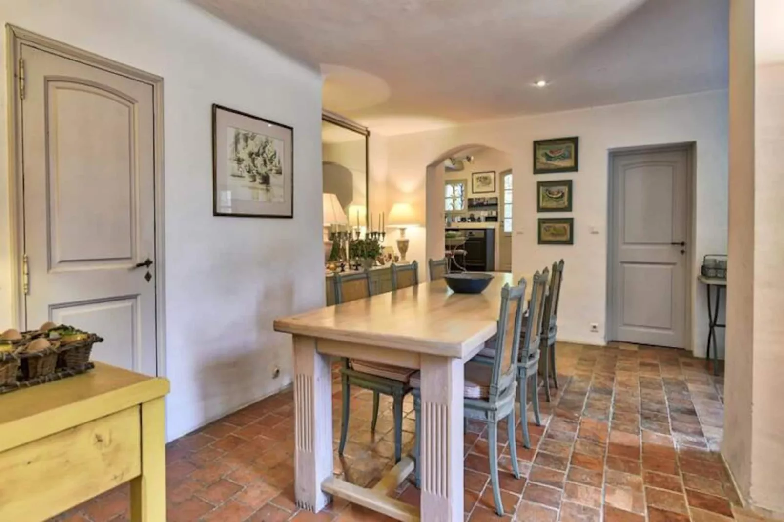 "le Mas Des Oliviers: Esprit Proven&ccedil;al Authentique"-Image-tags.