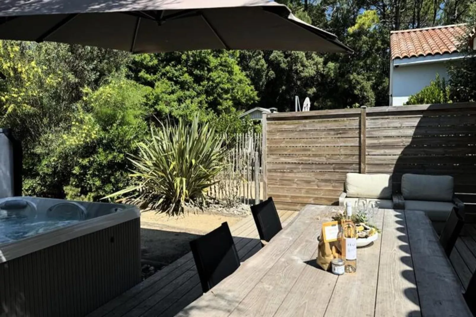 Villa Br&eacute;sil - Domaine Le Sherwood-Exterior in summer