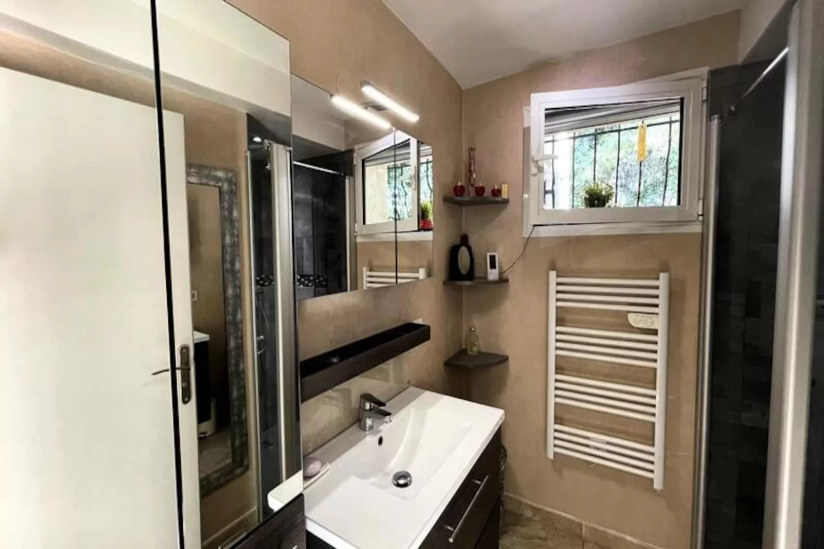 Villa Des Pins, Belle Maison Familiale, Proche Aix En Provence, 8 Personnes-Image-tags.