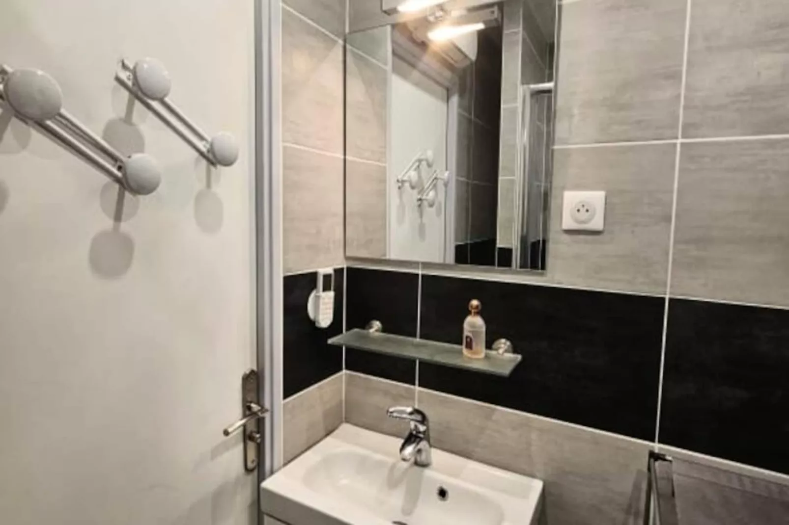 Résidence La Fleur De Roseau 200m De La Plage, 300 M Des Commerces-Image-tags.