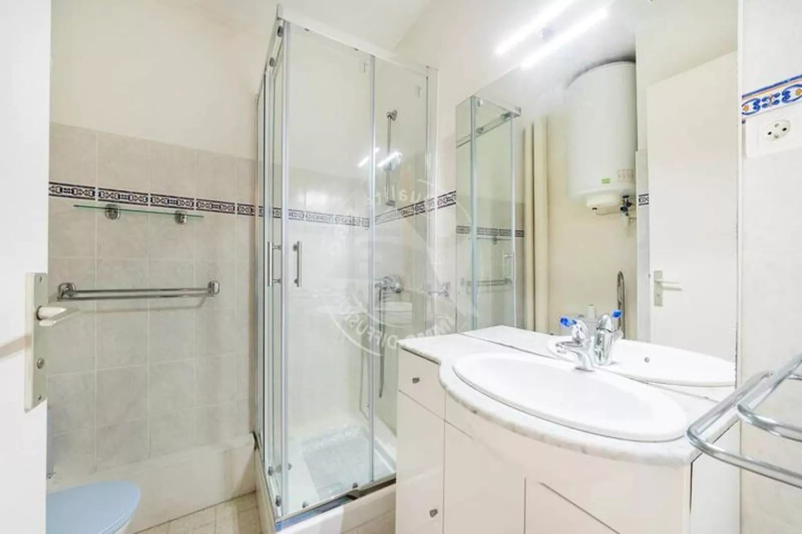 Résidence "les Tamaris"-Badezimmer