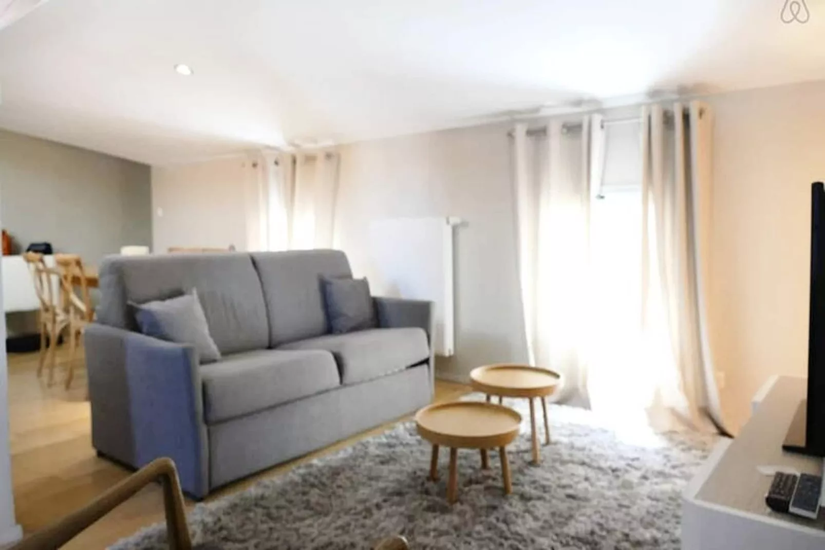 Superbe T2 De Qualit&eacute; Et R&eacute;nov&eacute;, Au Jardin Public, Pour 4 Personnes-Dining room