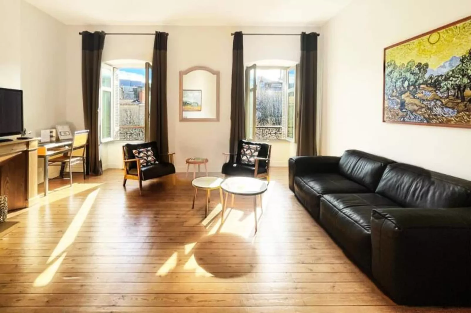 Magnifique Et Lumineux T3 De Charme Aux Quinconces Id&eacute;al Pour 4 Personnes-Exterior in summer