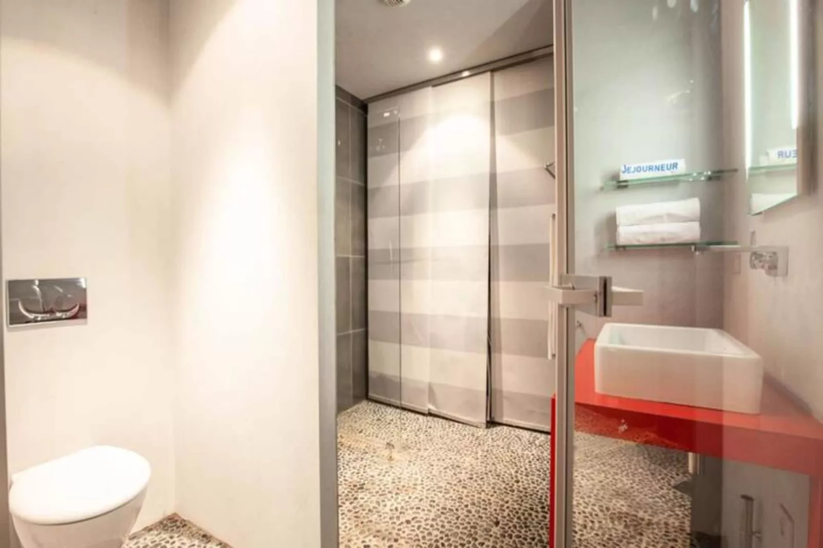 Superbe Appartement &agrave; La Belle Pierre Pour 4 Dans La Rue Des Antiquaires-Exterior in summer