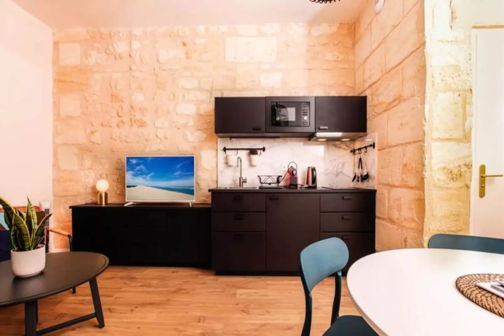 Appartement Lumineux &agrave La Pierre Bordelaise Plein Centre Pour 4 Personnes-Exterior in summer