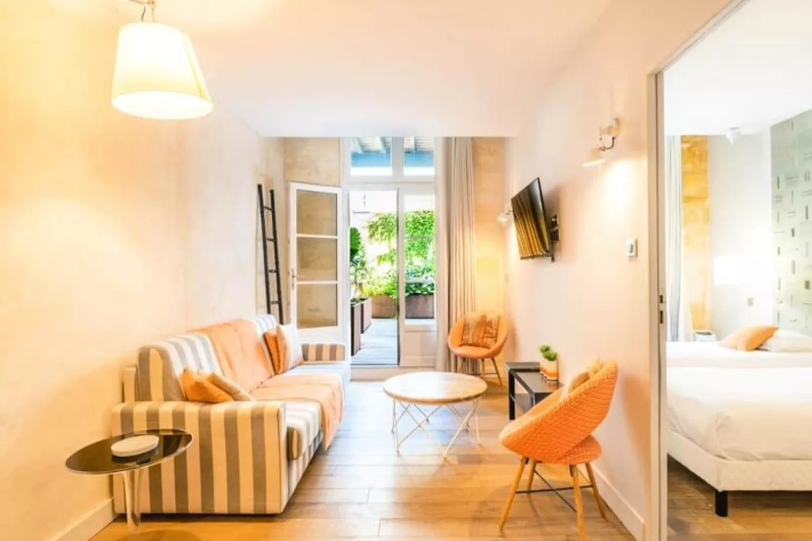 Magnifique Appartement 2 Chambres Avec Terrasse-Exterior in summer